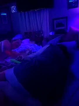 Hotredheadandtoungelasher webcam