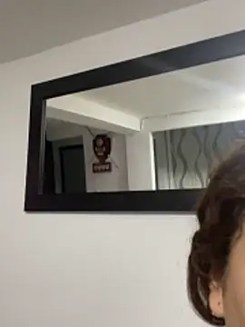 Amber_rosse_outdoors webcam