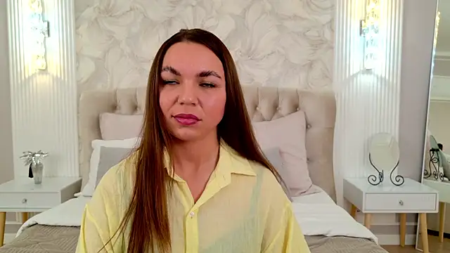 CamillaLarson webcam