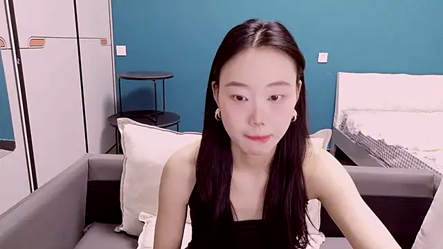 美女ZHJKS9988在线直播