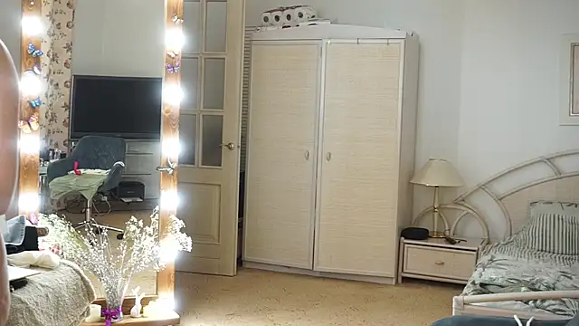 moonlight4u (F milf) - strip and play