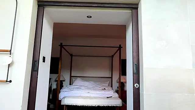 kamila_18_french webcam