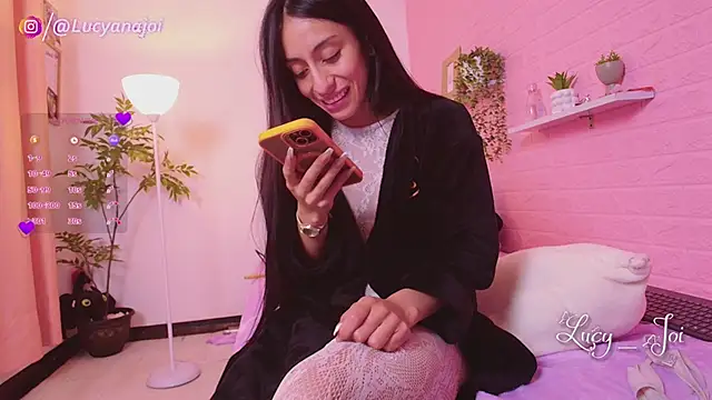 Lucyanajoi webcam