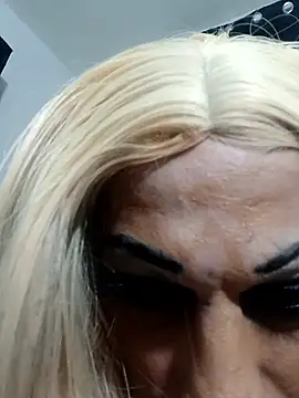 violet_crossdresser webcam