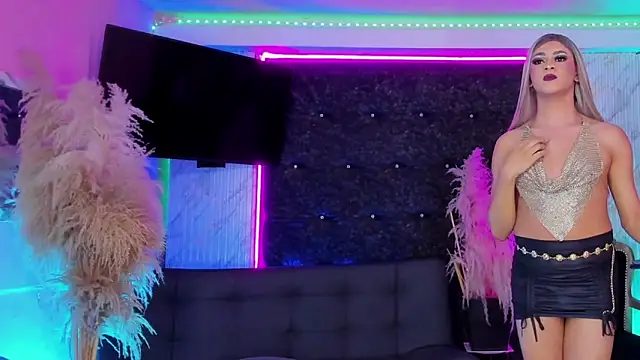 Queens_Wonders_Blonders webcam