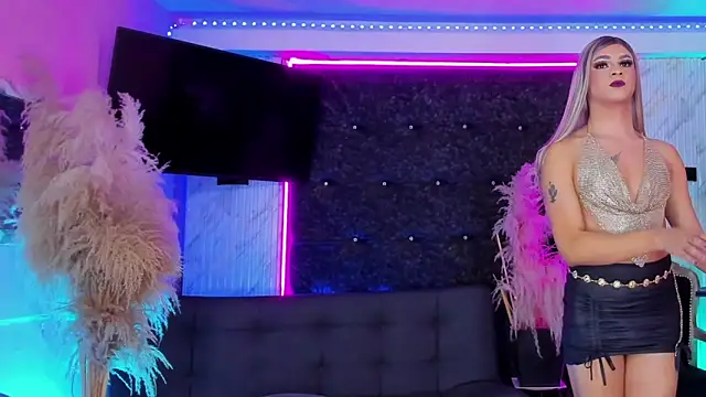 Queens_Wonders_Blonders webcam