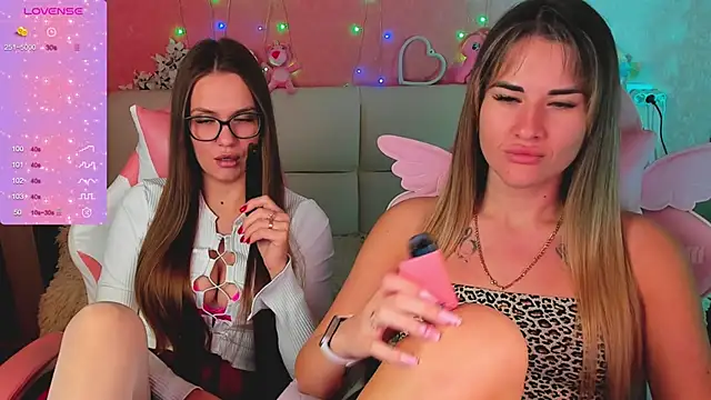 hotty_girls_here (G young) - HOT KISS