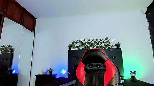 JERO_TEASE_S7S webcam