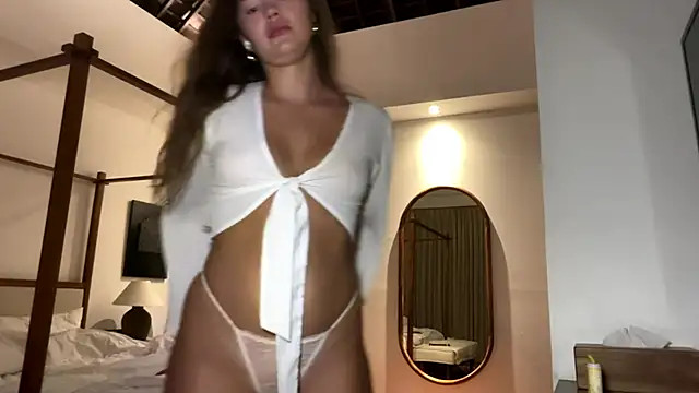 kamila_18_french webcam