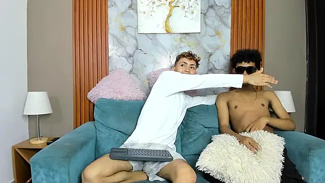 VERY_HOT_GUYS webcam