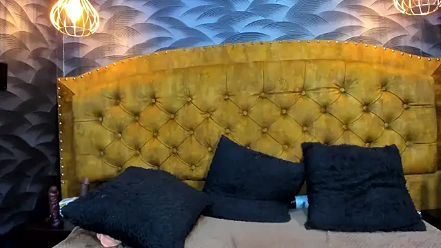 NahomiFireSex webcam