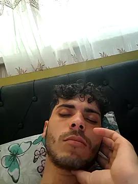 Handsomeboy3344 webcam