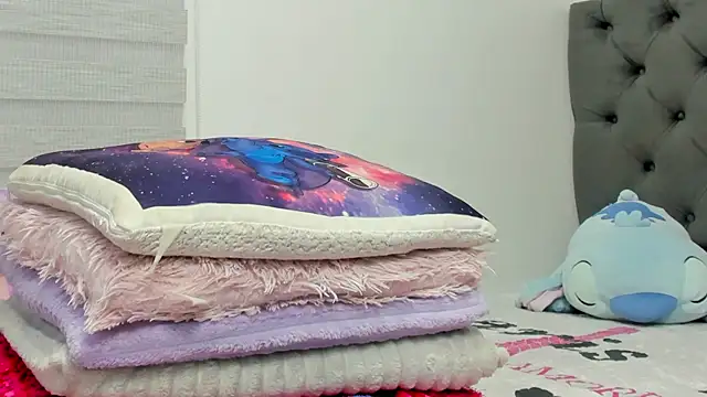 Elizabeth_18_ webcam