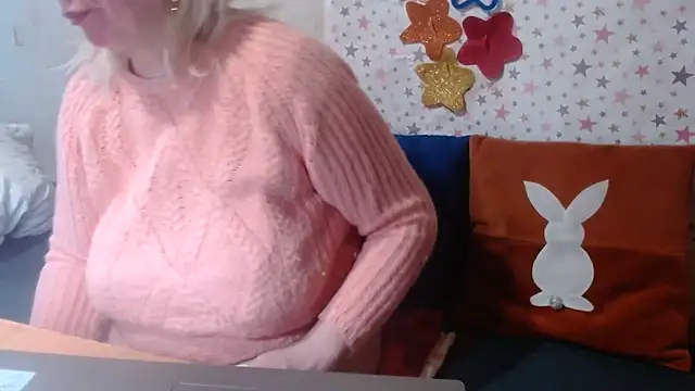 QueenLana live sex cam