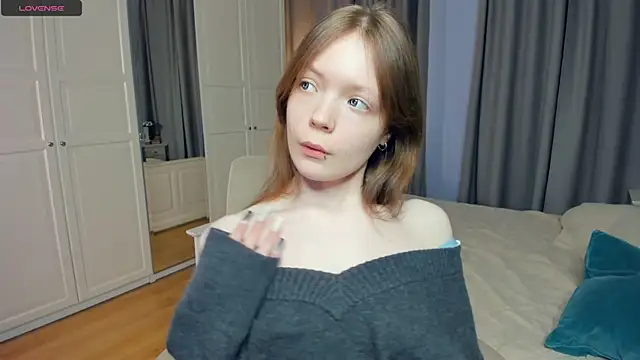 LavenderMitten live sex cam