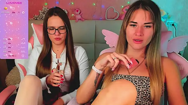 hotty_girls_here webcam