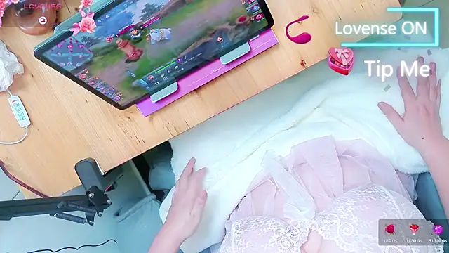 AngelwithEcup webcam