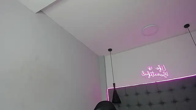 scarletcherry18 webcam