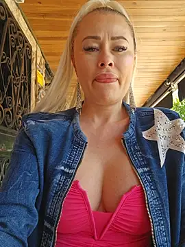 MILFBARBY webcam