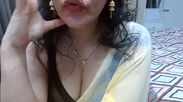 Lovelywife786 webcam