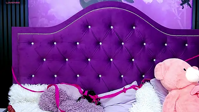 MegaBoobsDeee webcam