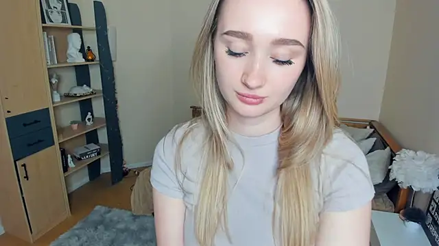 VioletteClaire webcam