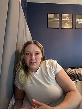 Webcam Model (Sky25x)  is live.Free join now!