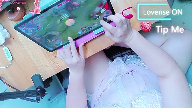 AngelwithEcup webcam