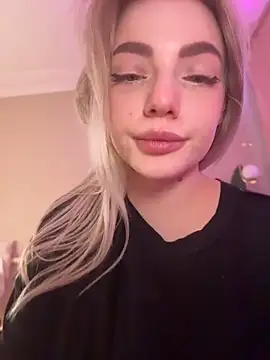 HugeBoobsAlice webcam