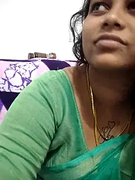 Webcam Model (sweetqueen143)  is live.Free join now!