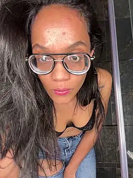 roussmariehenao (F young) - FLASH NAKED