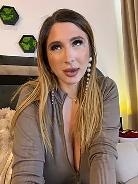 LucyBridgette webcam