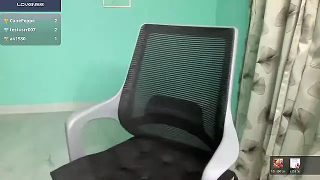 Romantic-Rascal webcam