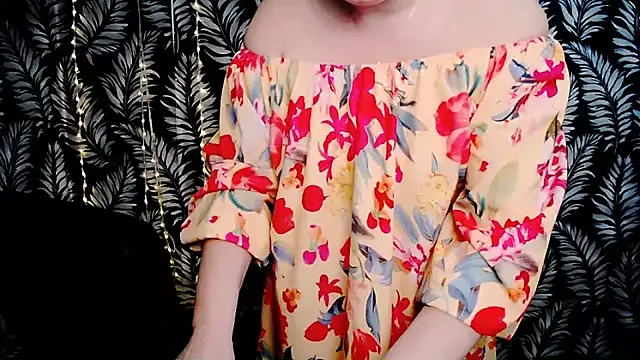 Olivia_playful webcam