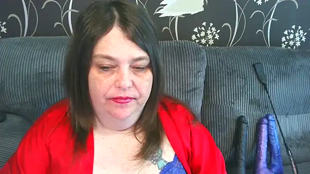 HousewifeMilf_Courtney webcam