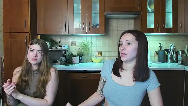 HotCaramellsTV webcam