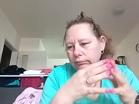 Jahudka47 live sex cam