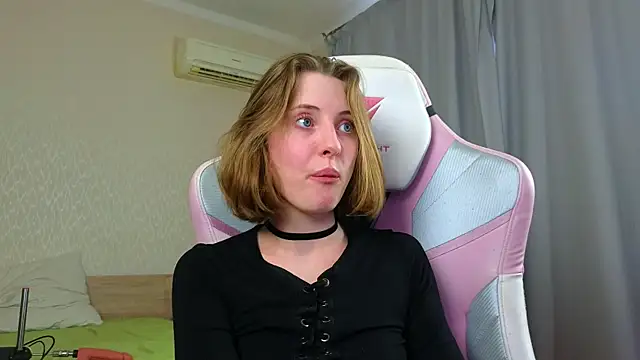 Cowell_Adelina webcam