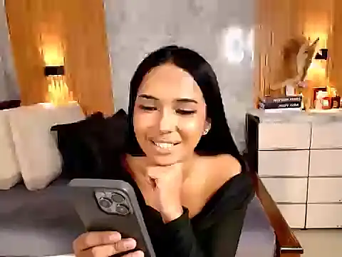 MiaFuckingWill webcam