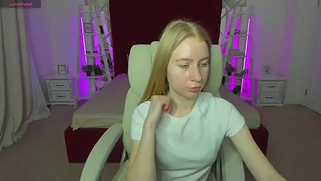 Alina_Blonde webcam