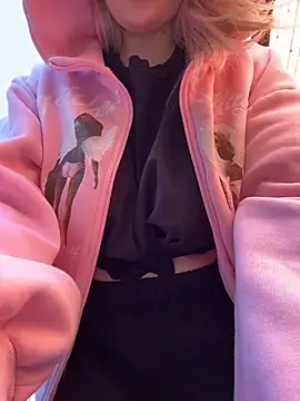 HugeBoobsAlice webcam