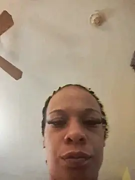 MZFANTZYHONEY webcam