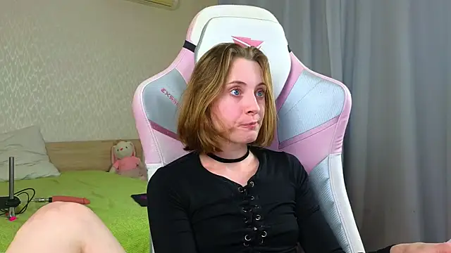 Cowell_Adelina webcam