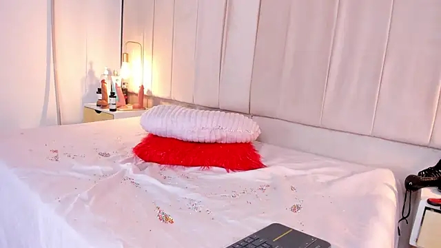 sarita_rouzze webcam