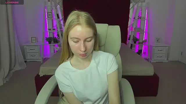 Alina_Blonde webcam