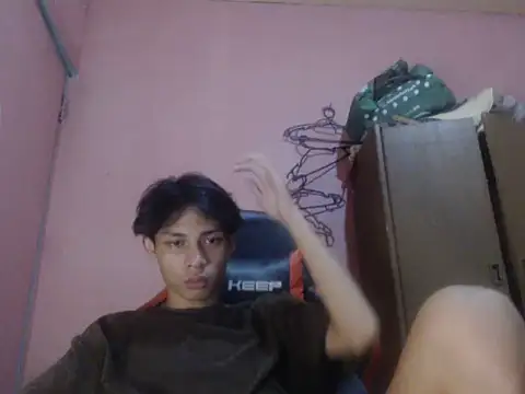 kyoshi_19 (M twink) - tip Fash dick 25 token, cum in public