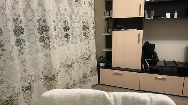 aquilineorites (F teen) - i rub my pussy