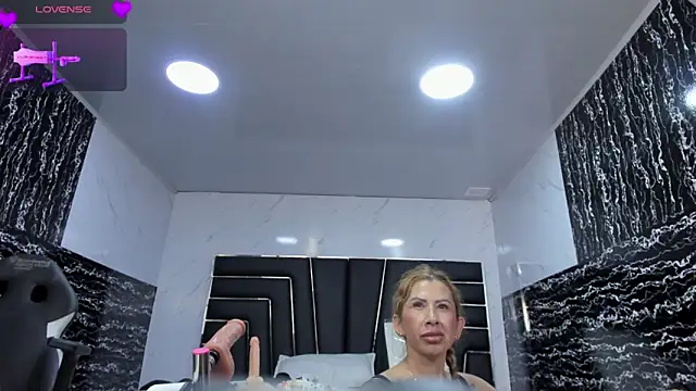 Ladyy_Scarlett webcam