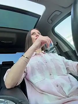 _jessyrey_ (F young) - Flash boobs 🍒