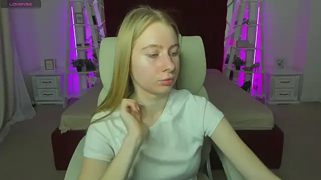 Alina_Blonde webcam